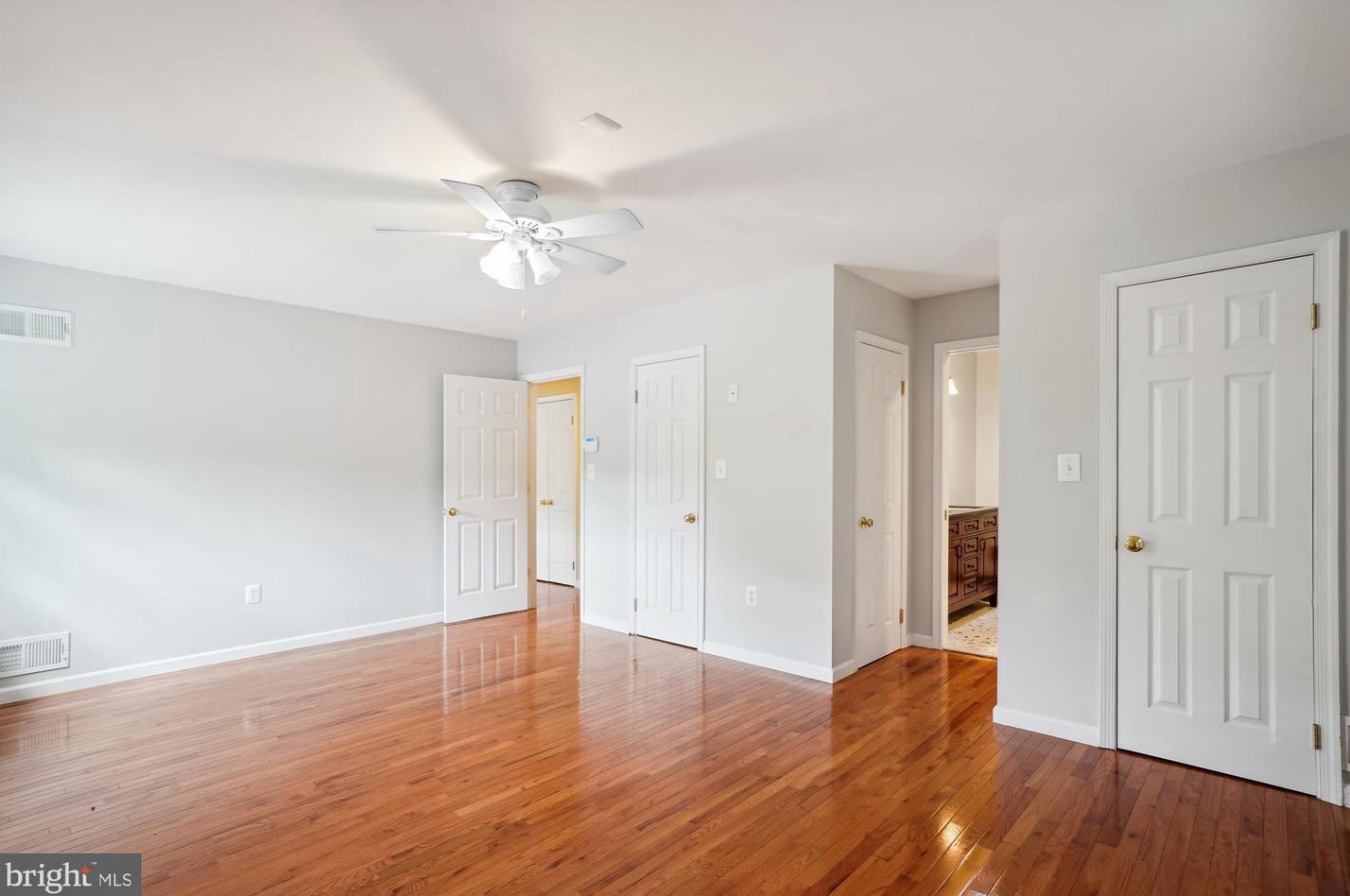 10320 Gainsborough Rd, Rockville MD  20854-4040 exterior