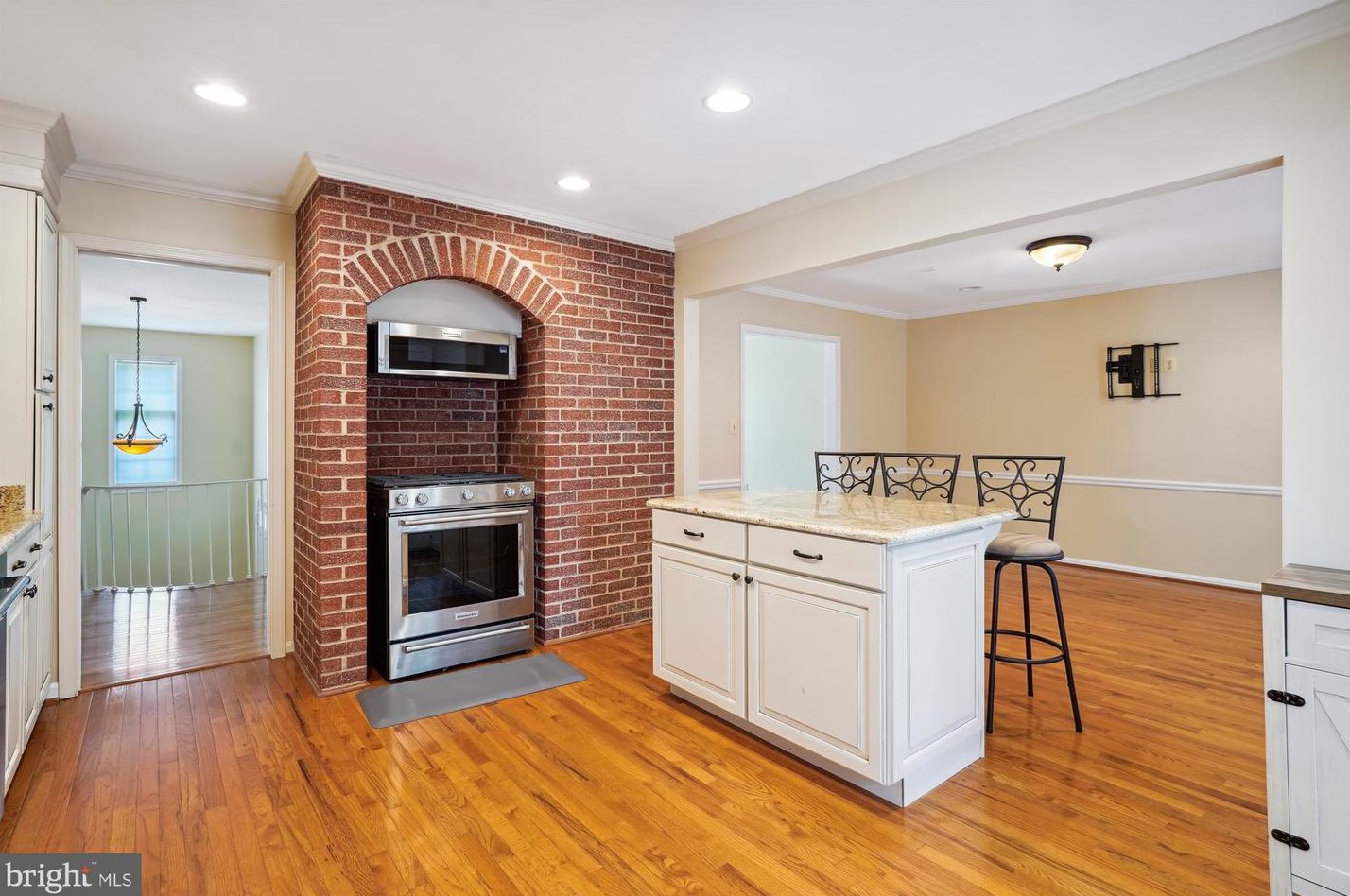 10320 Gainsborough Rd, Rockville MD  20854-4040 exterior