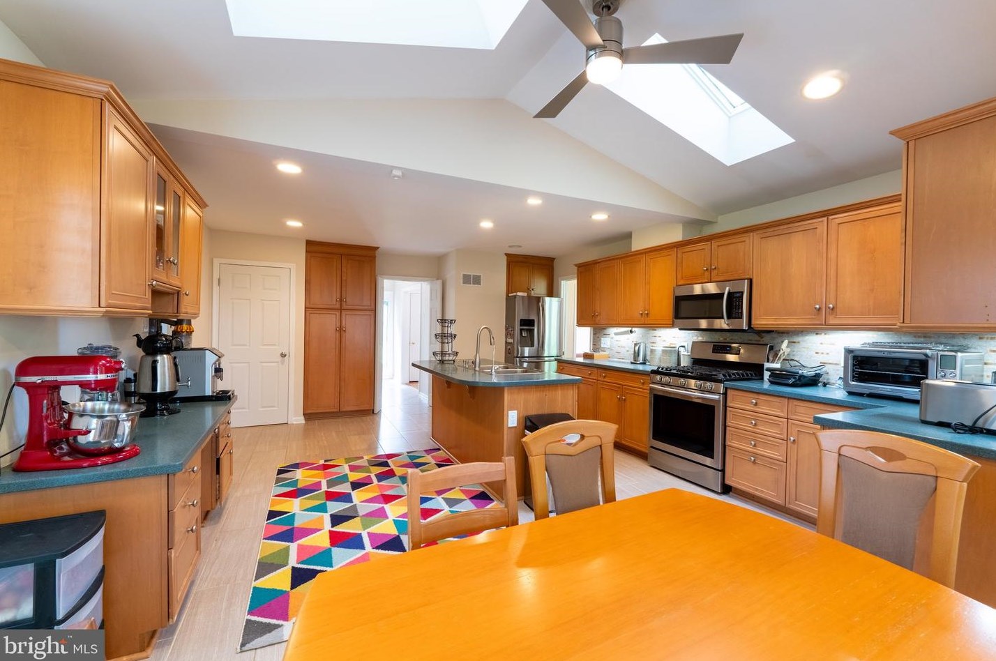 14813 Dufief Dr, Gaithersburg MD  20878-2524 exterior