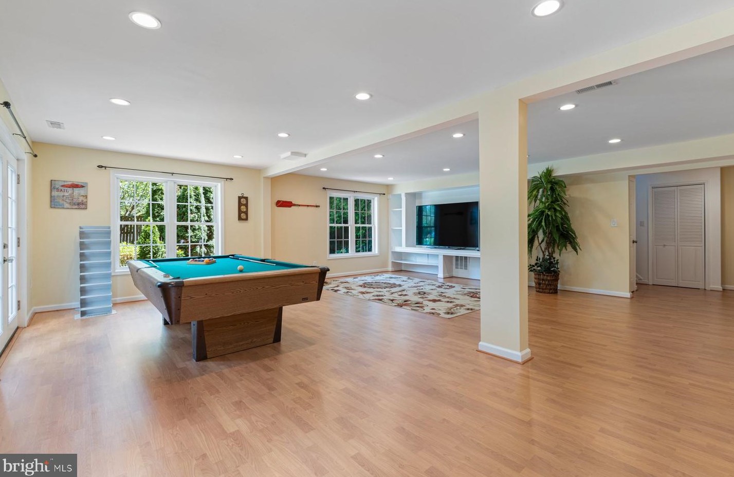 1919 Dundee Rd, Rockville MD exterior