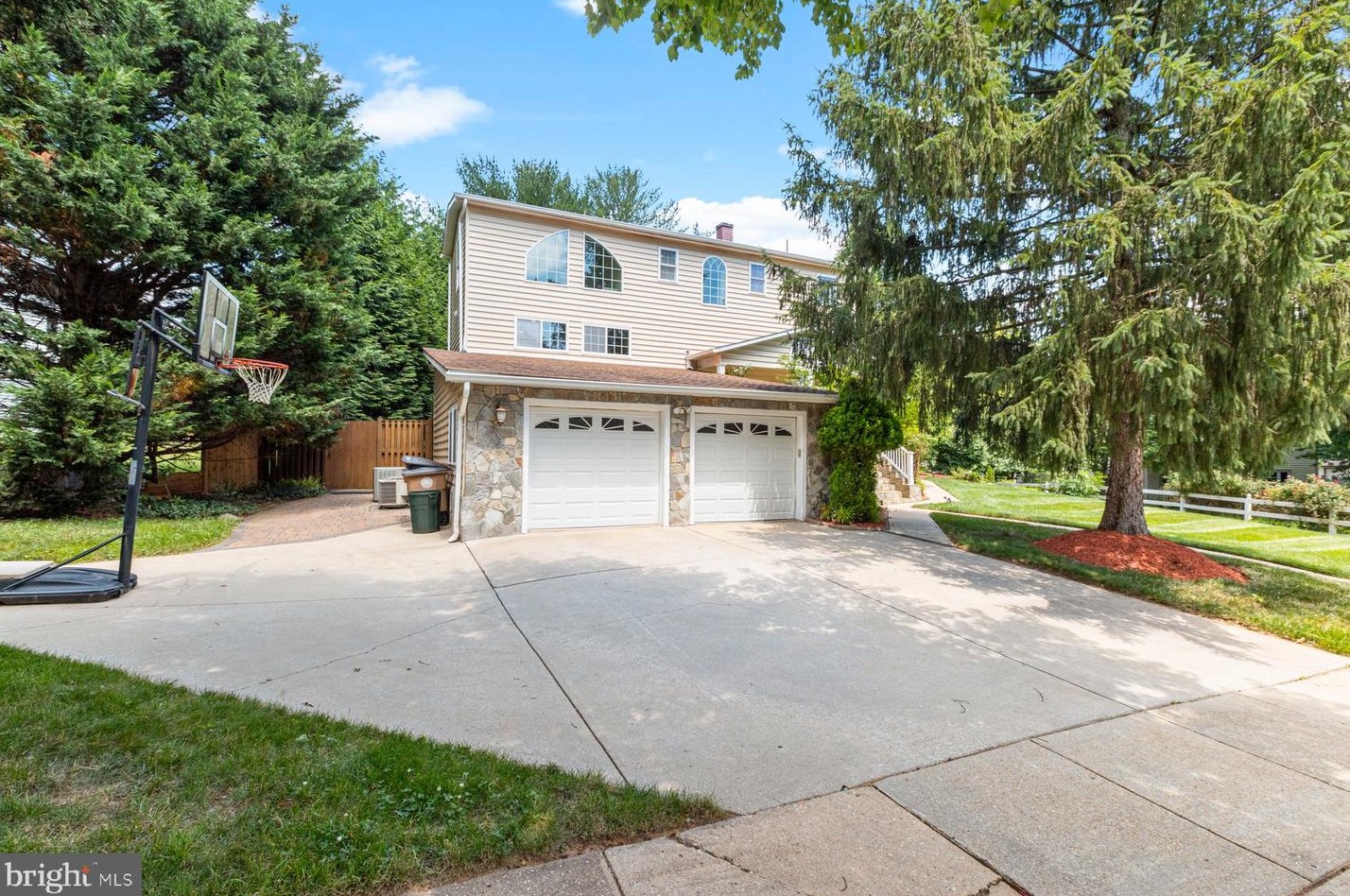 1919 Dundee Rd, Rockville MD exterior