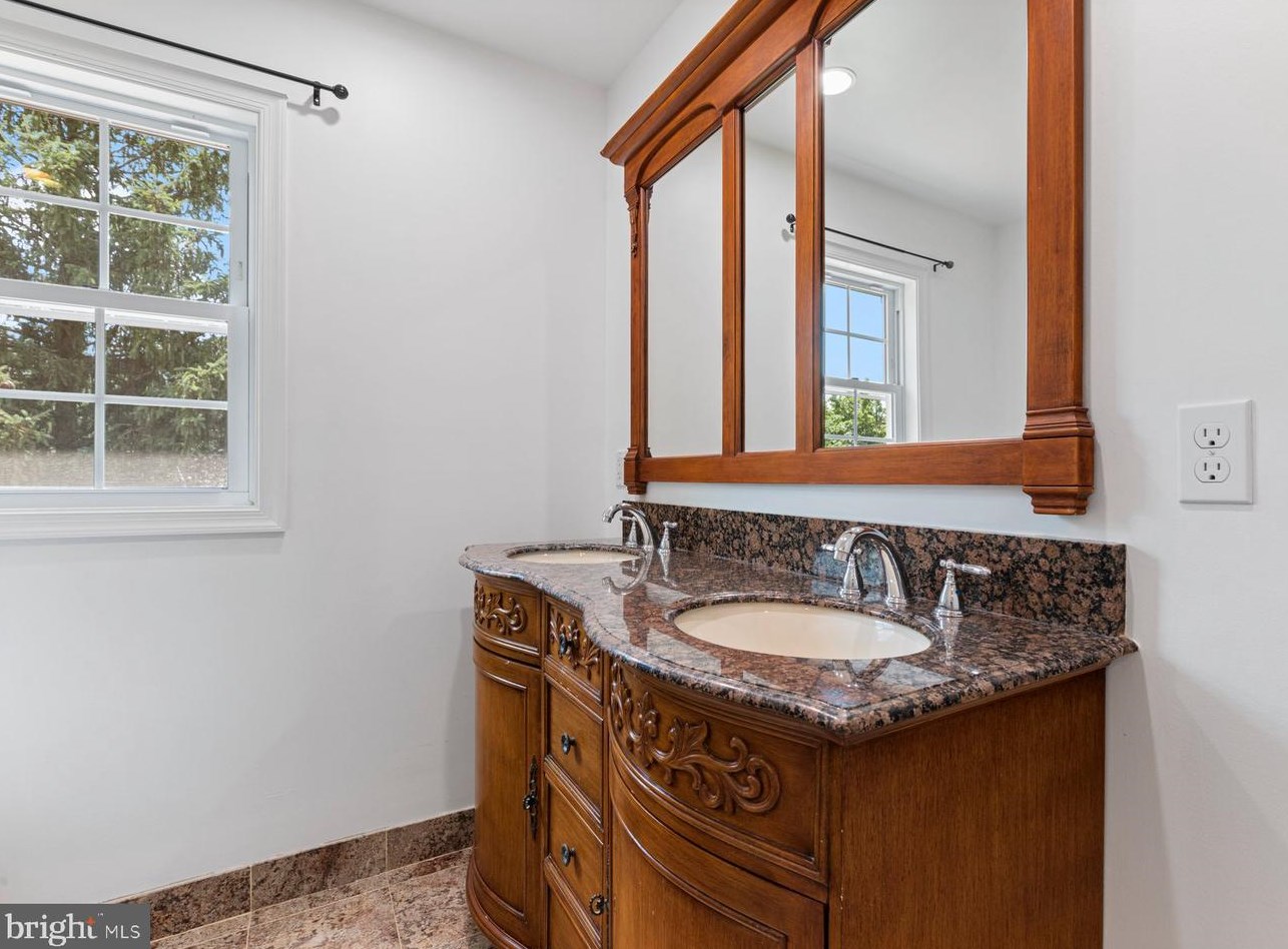 1919 Dundee Rd, Rockville MD exterior