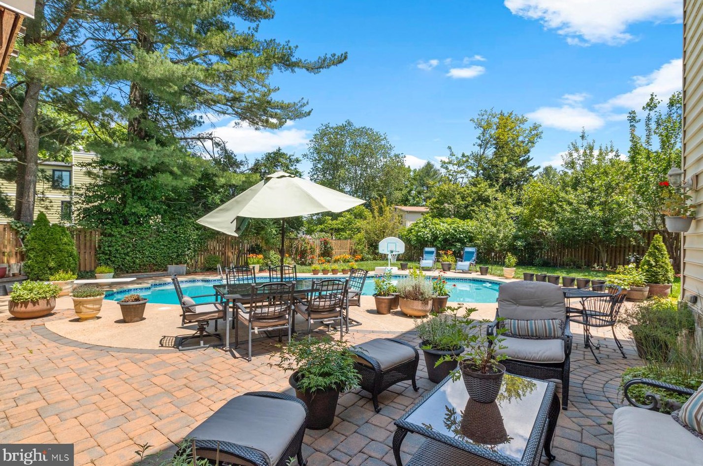 1919 Dundee Rd, Rockville MD exterior