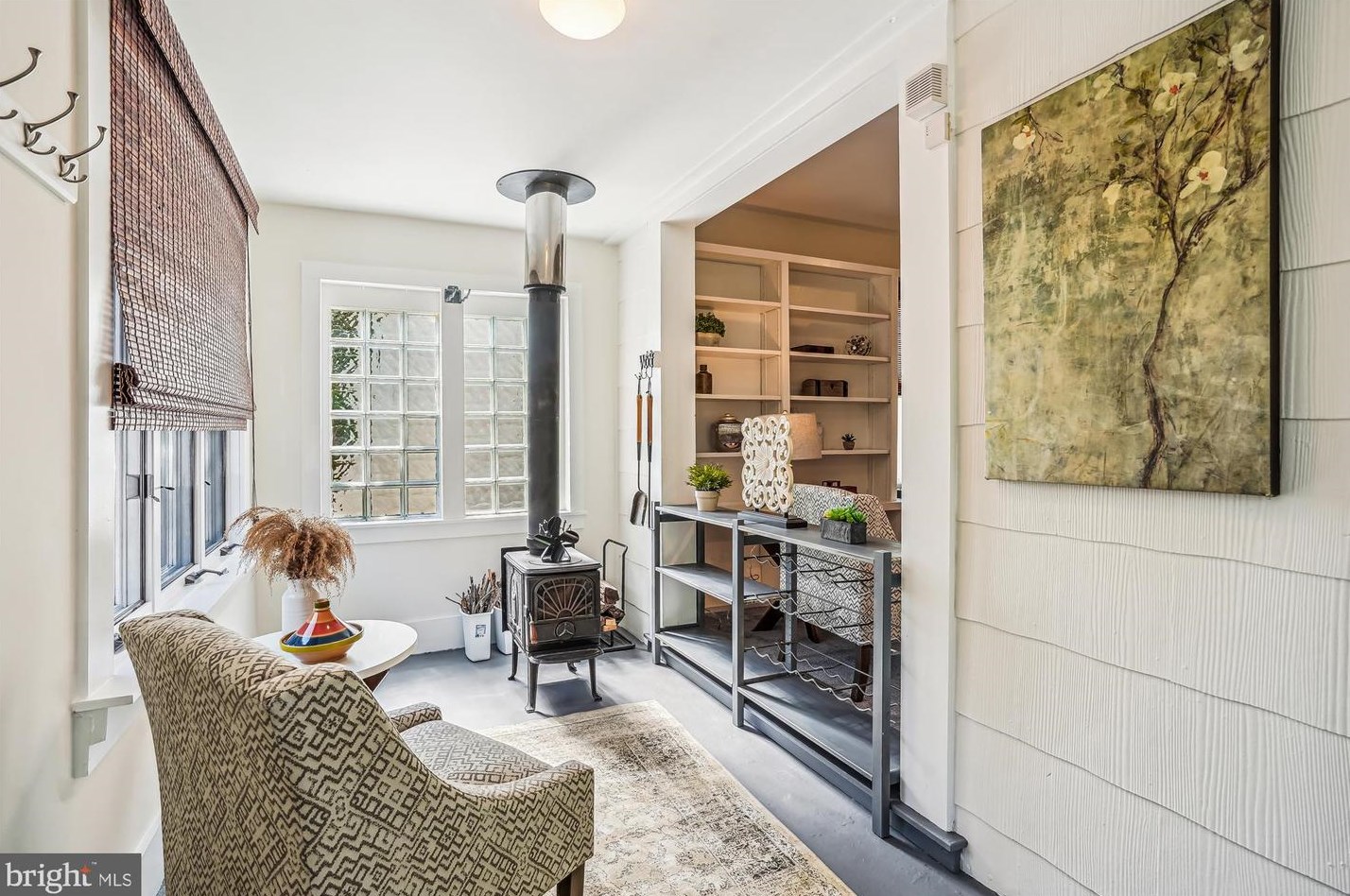 626 Ritchie Ave, Silver Spring, MD 20910-5239