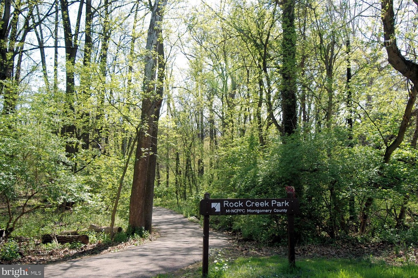 2221 Washington Ave, Silver Spring MD 20910-2630 exterior