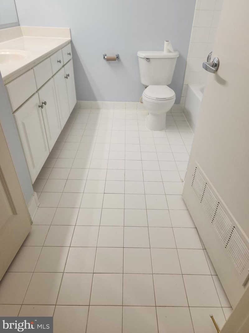 8045 Newell St, Silver Spring, MD 20910-4887