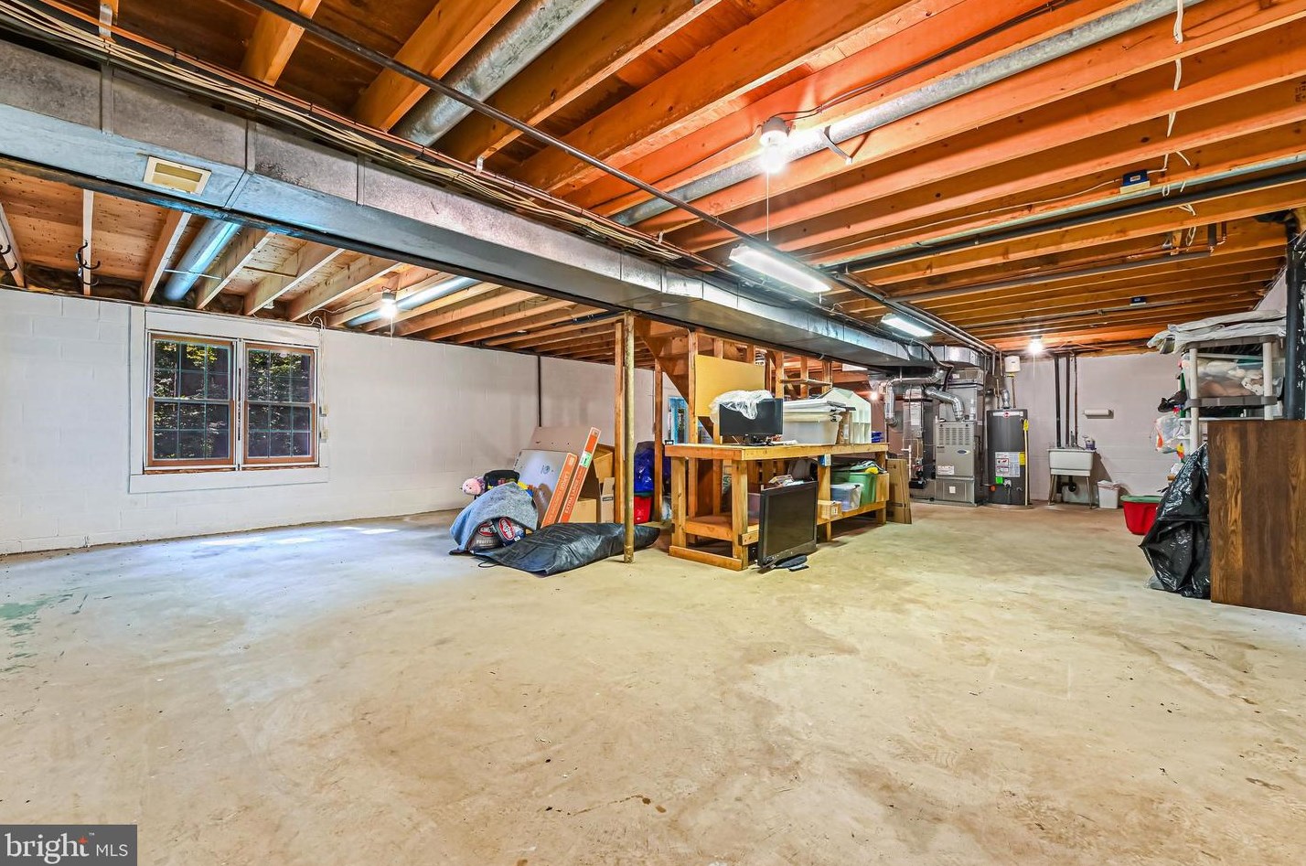 14637 Locustwood Ln, Silver Spring MD 20905-6425 exterior