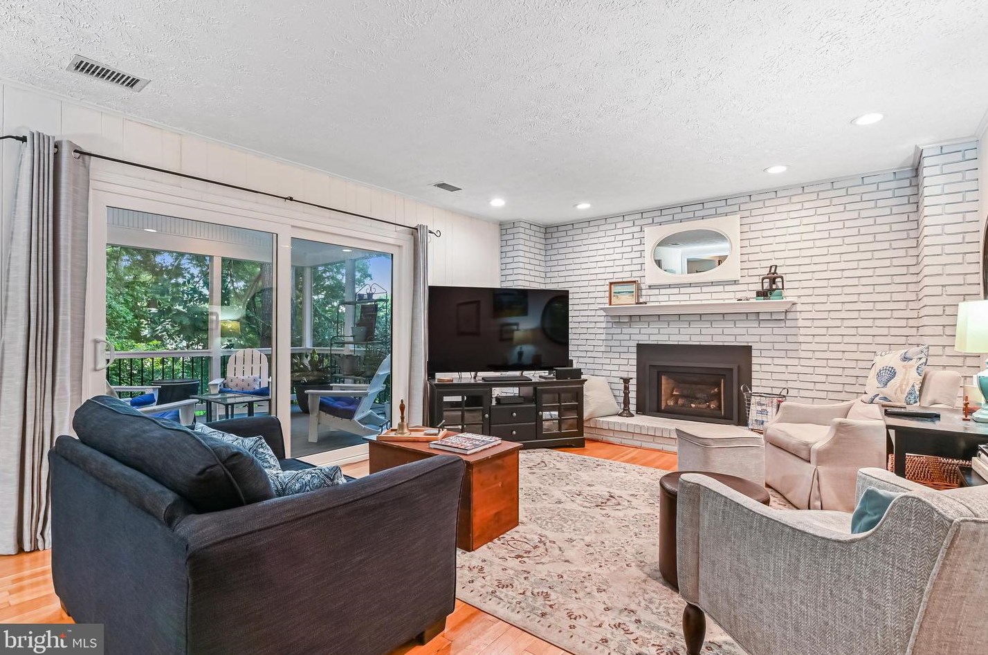 14637 Locustwood Ln, Silver Spring MD 20905-6425 exterior