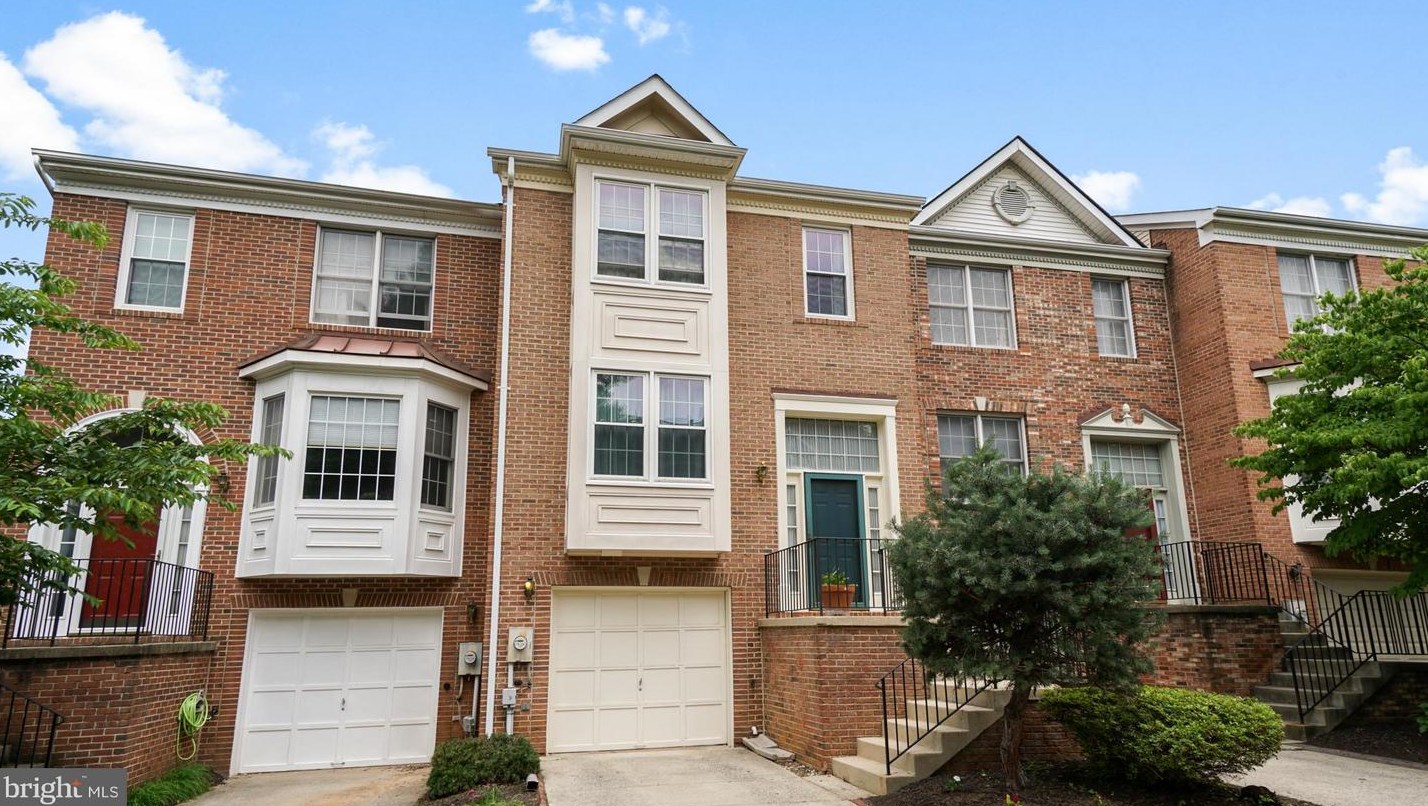 4 Carriage Walk Ct, Gaithersburg, MD 20879
