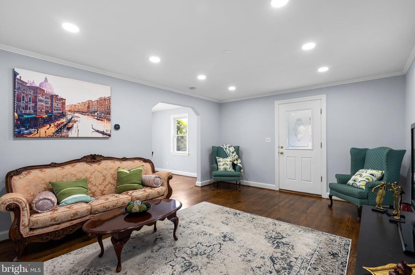 208 Granville Dr, Silver Spring MD 20901-3237 exterior