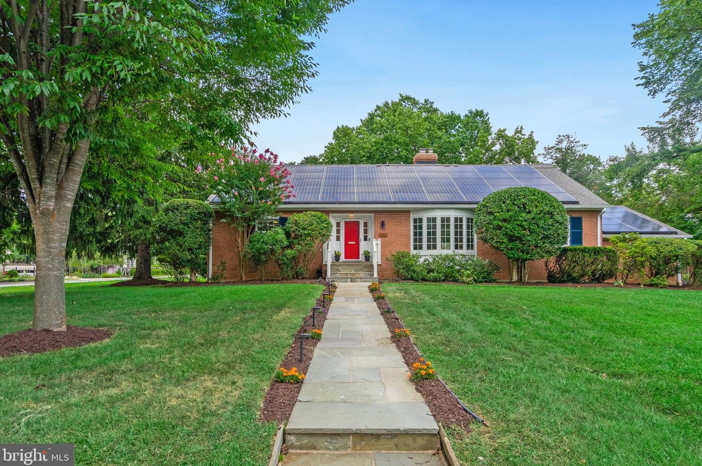 11 Forest Ave, Rockville, MD 20850-1863