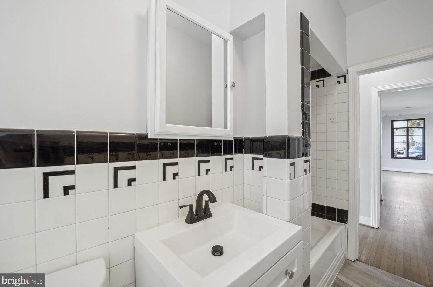 9900 Colesville Rd, Silver Spring MD 20901-2228 exterior