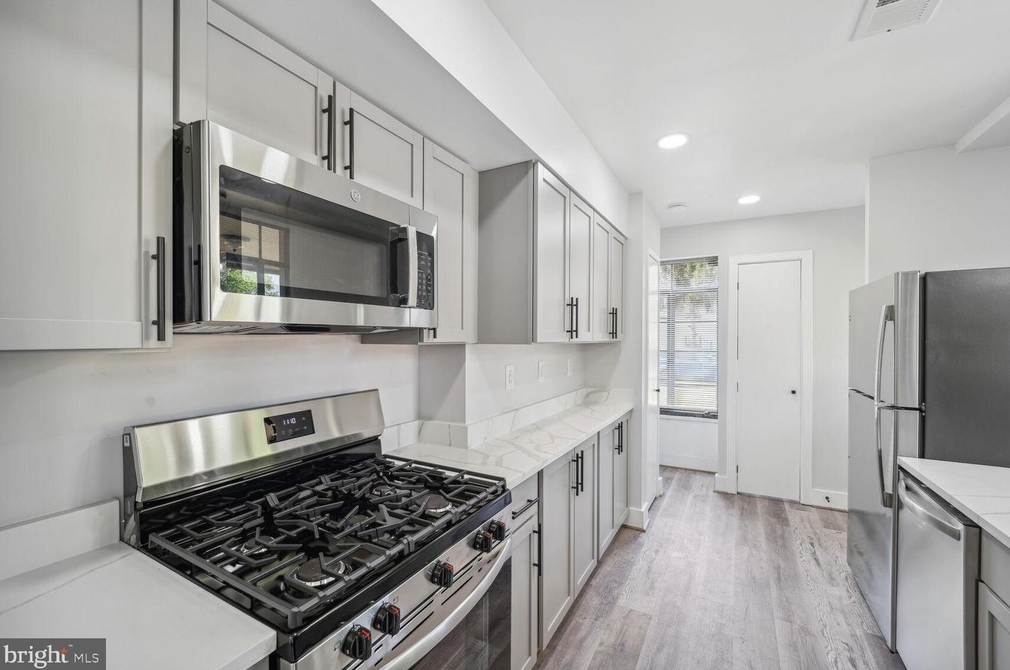 9900 Colesville Rd, Silver Spring MD 20901-2228 exterior