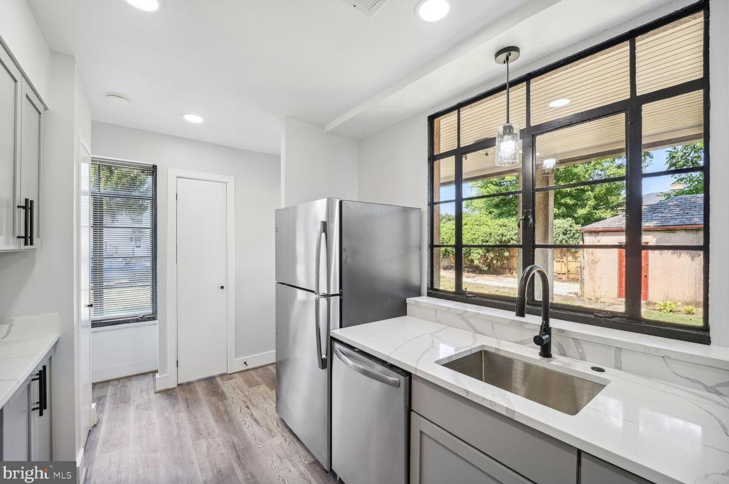 9900 Colesville Rd, Silver Spring MD 20901-2228 exterior