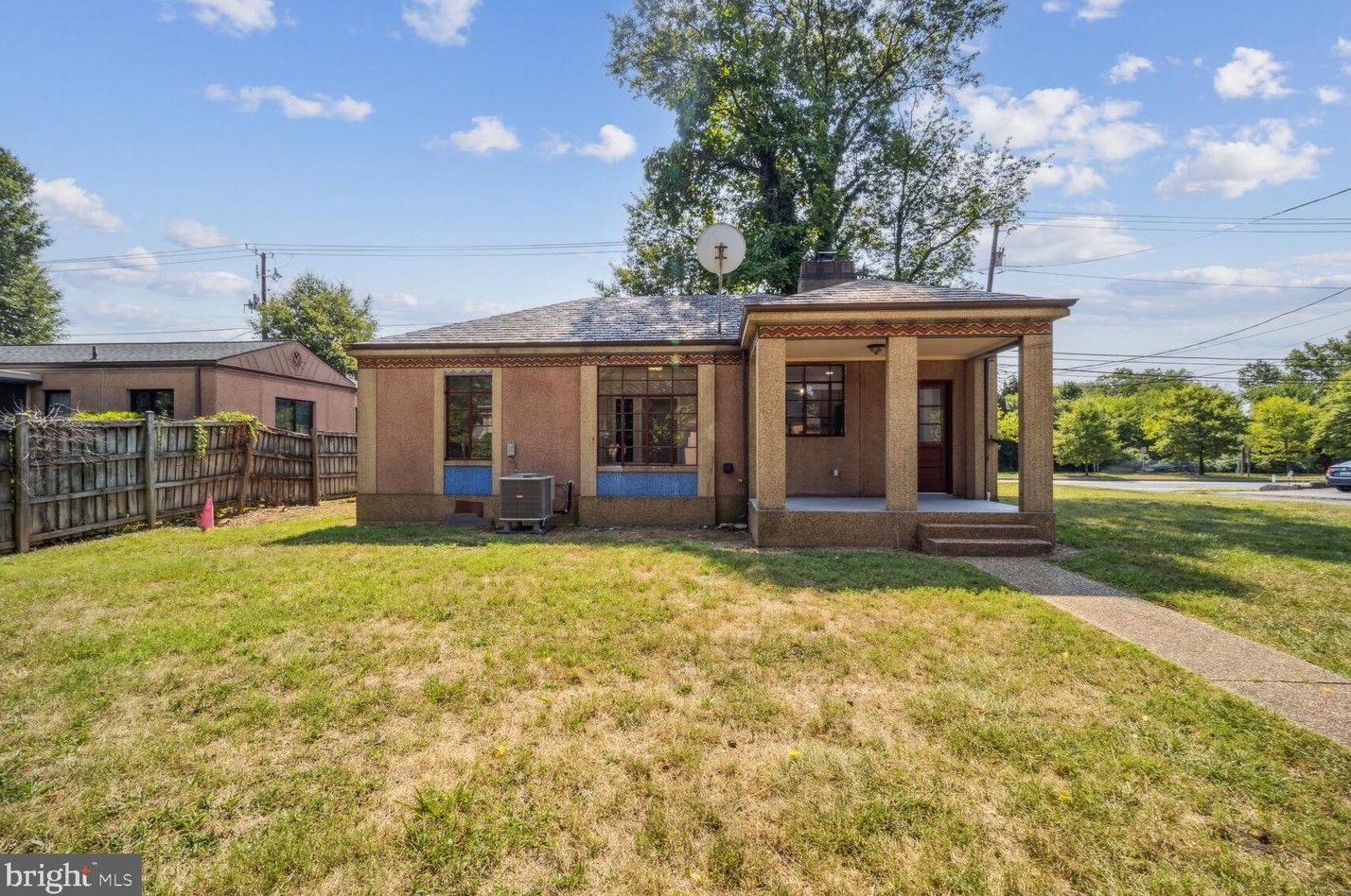 9900 Colesville Rd, Silver Spring MD 20901-2228 exterior