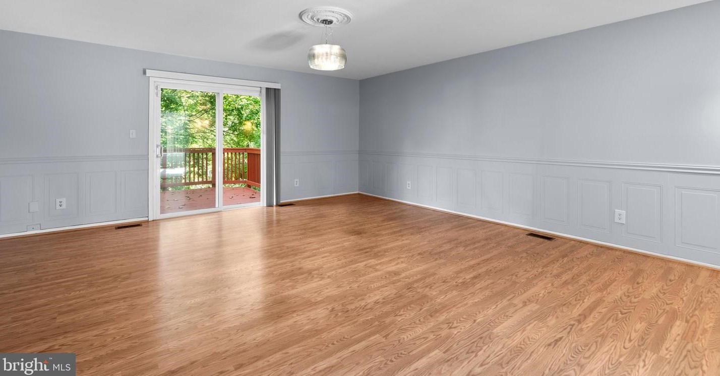 1096 Travis Ln, Gaithersburg, MD 20879-3224