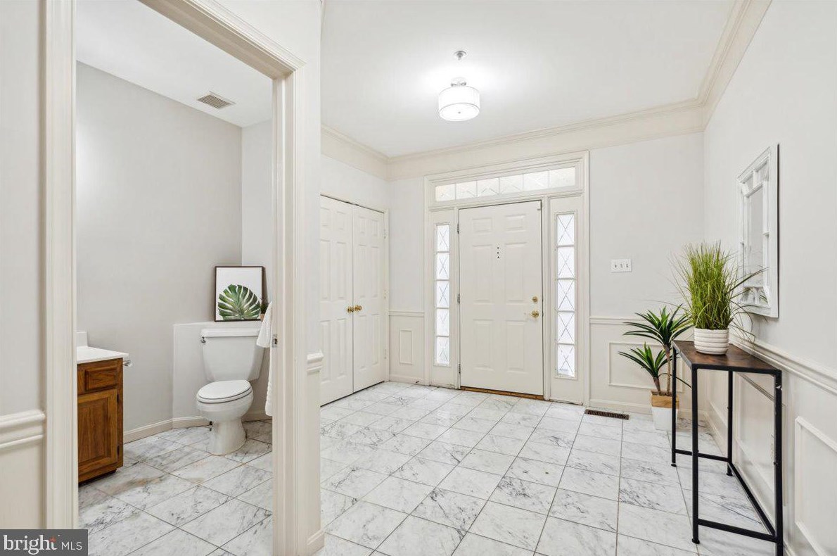 17951 Dumfries Cir, Olney, MD 20832