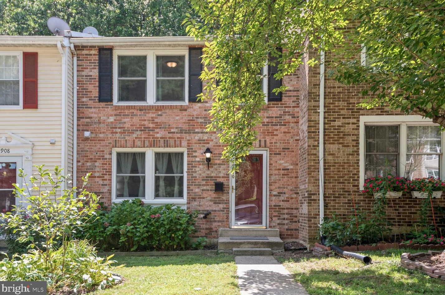 19910 Buhrstone Dr, Gaithersburg, MD 20886