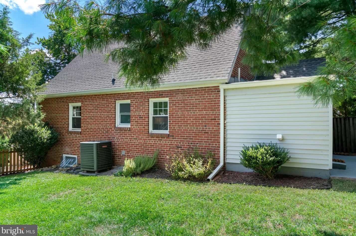 201 University Blvd, Silver Spring MD  20901-1945 exterior