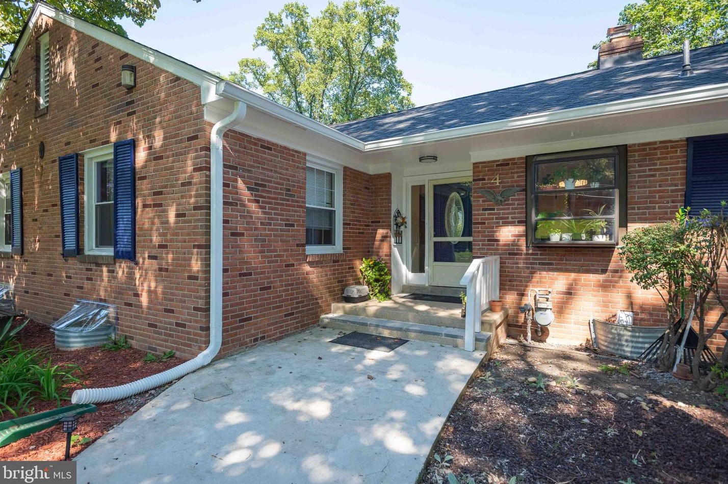4 Virginia Dr, Gaithersburg, MD 20877