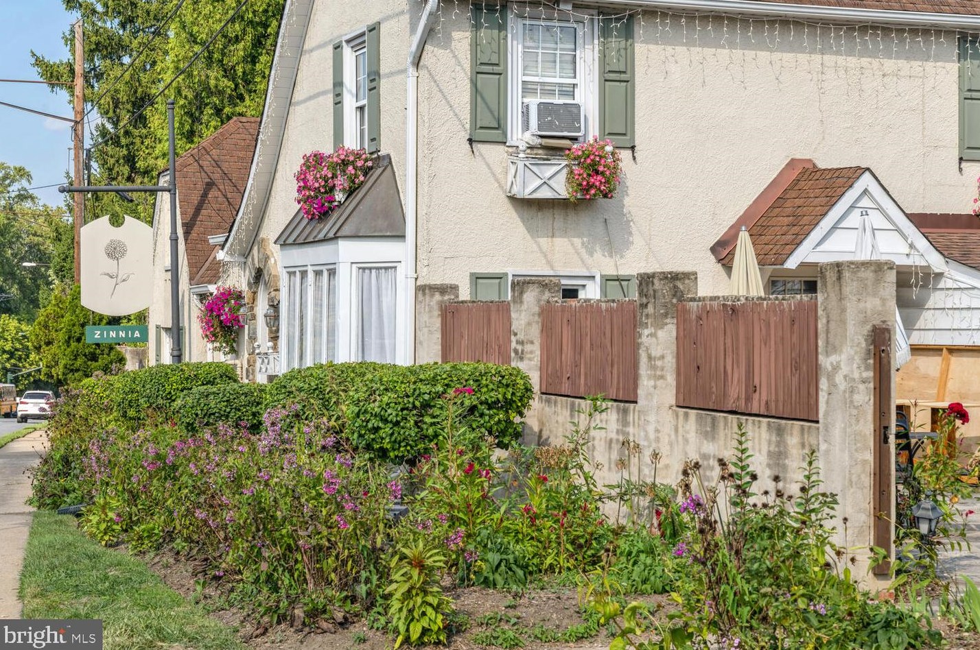 9313 Colesville Rd, Silver Spring MD 20901-4817 exterior