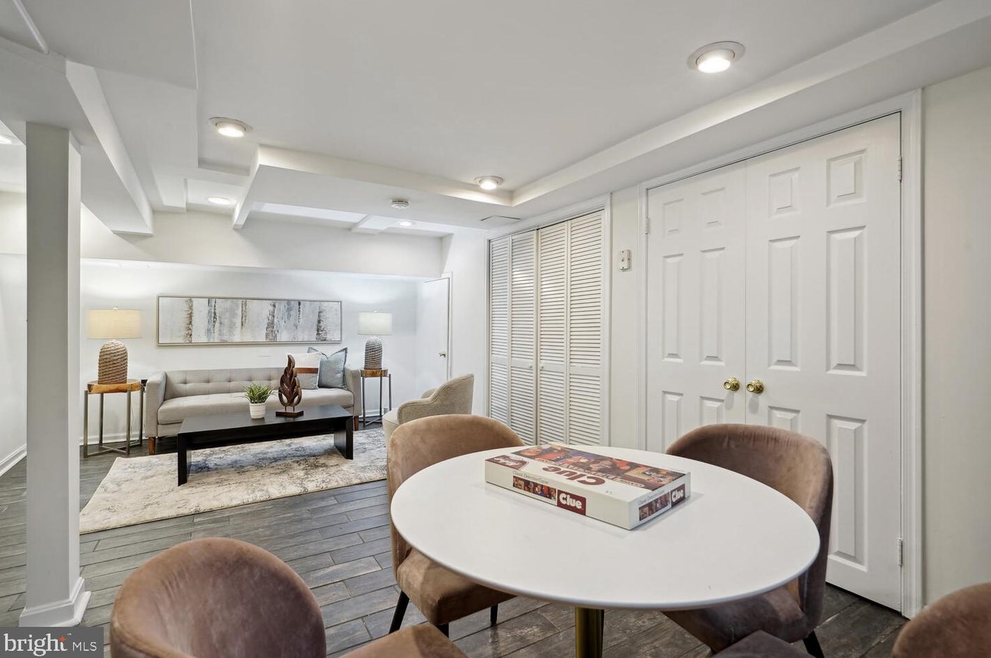 9313 Colesville Rd, Silver Spring MD 20901-4817 exterior