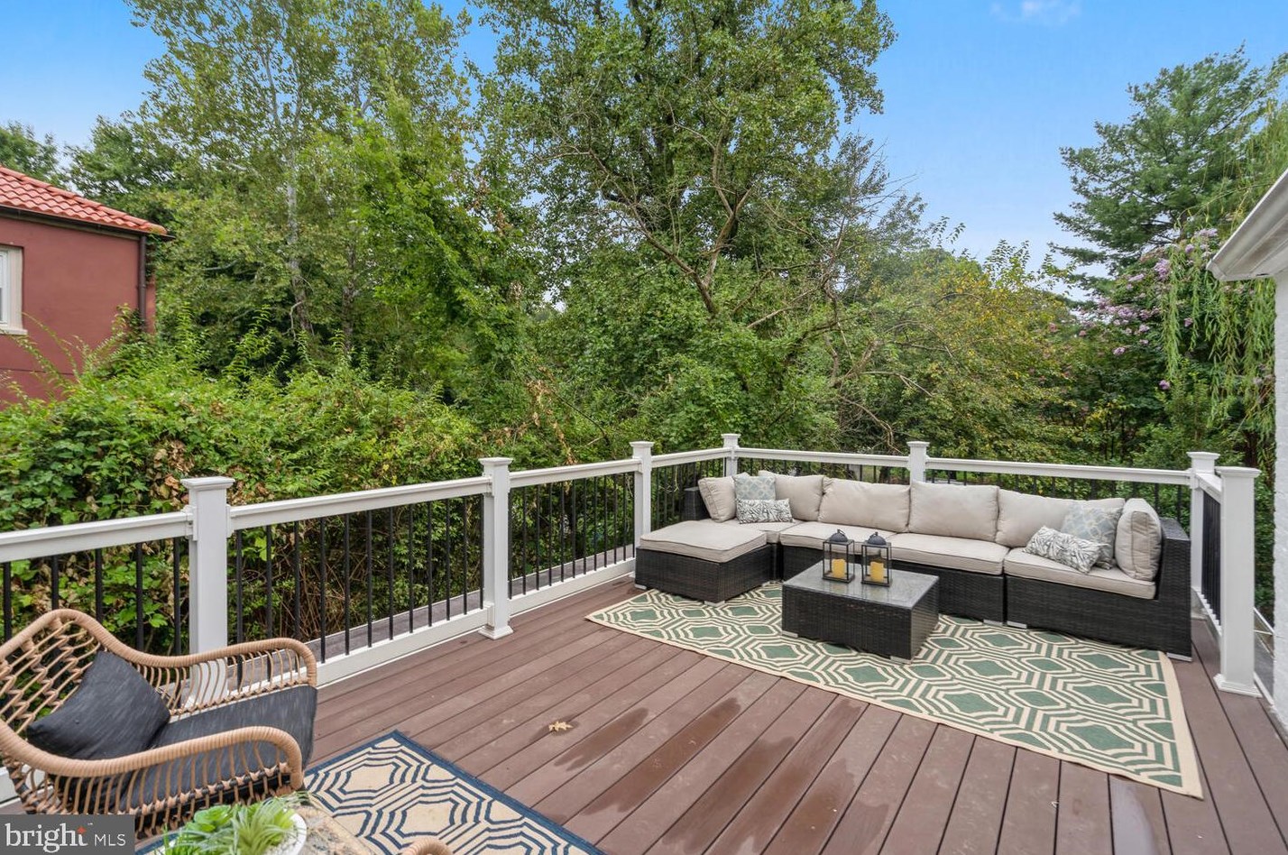 9313 Colesville Rd, Silver Spring MD 20901-4817 exterior