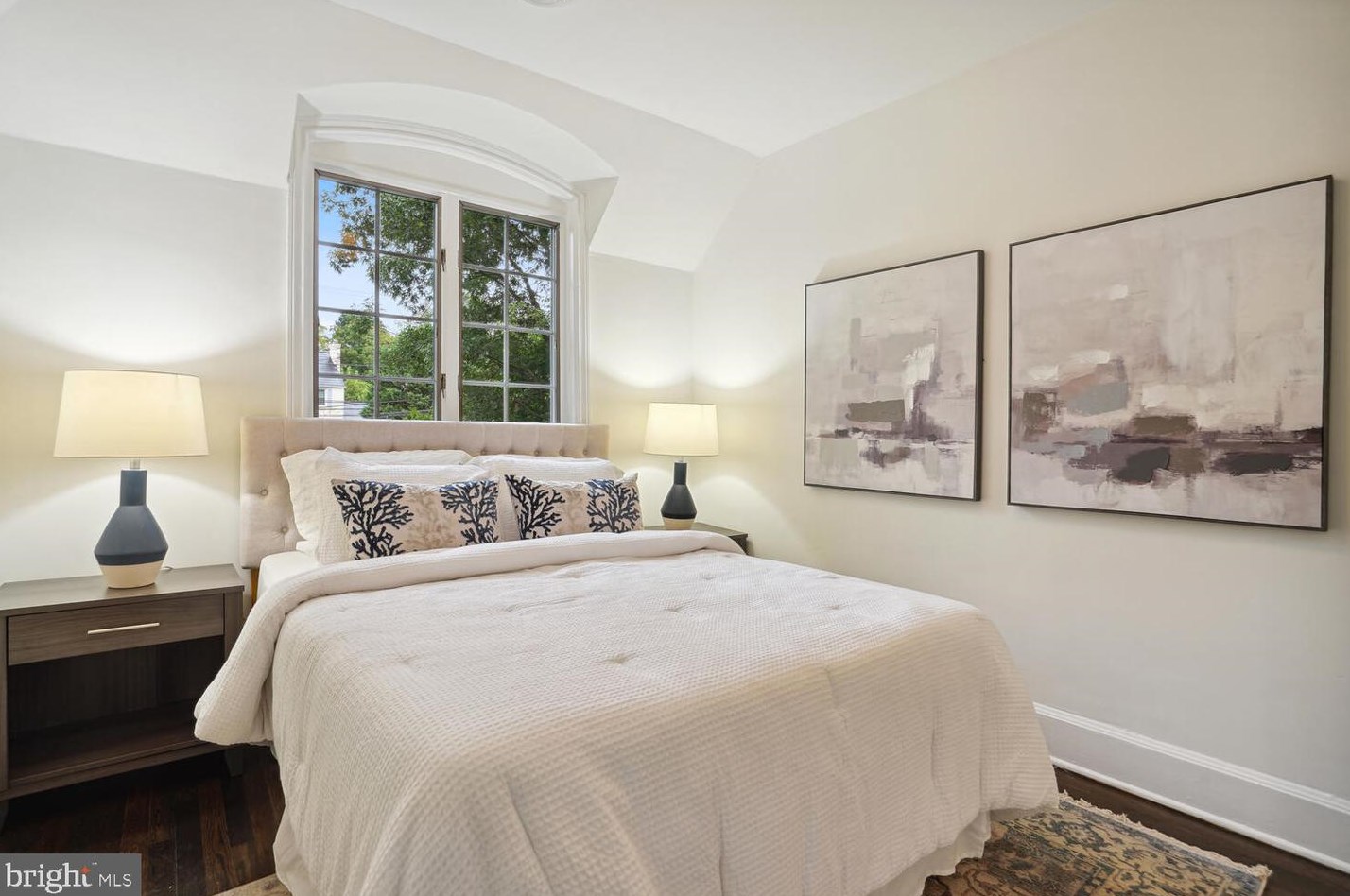 9313 Colesville Rd, Silver Spring MD 20901-4817 exterior