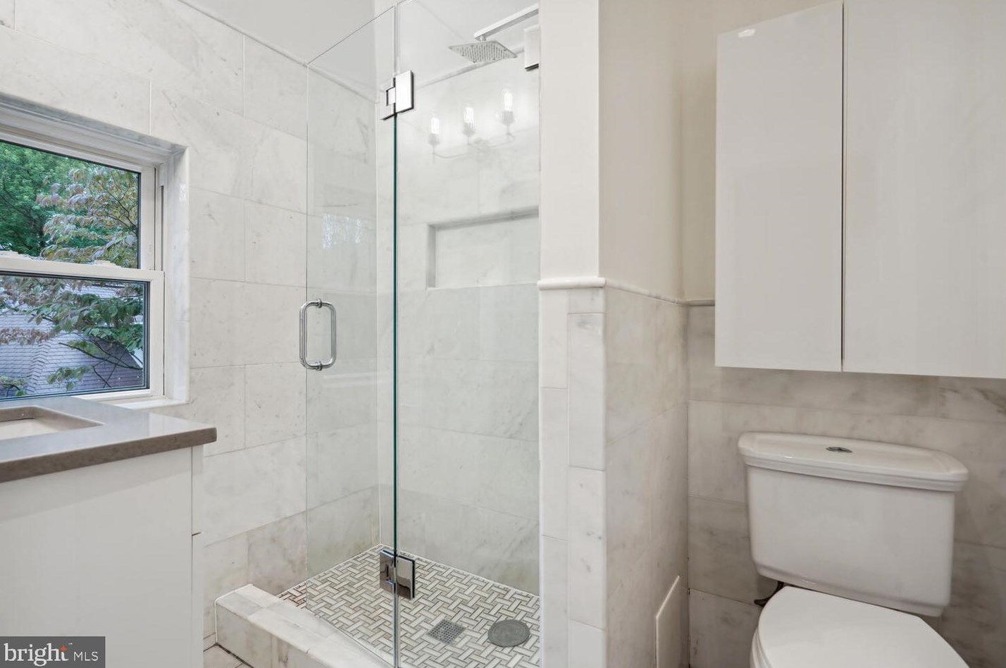 9313 Colesville Rd, Silver Spring MD 20901-4817 exterior