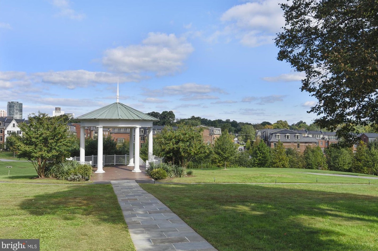 5514 Charles St, Bethesda MD 20814-1615 exterior