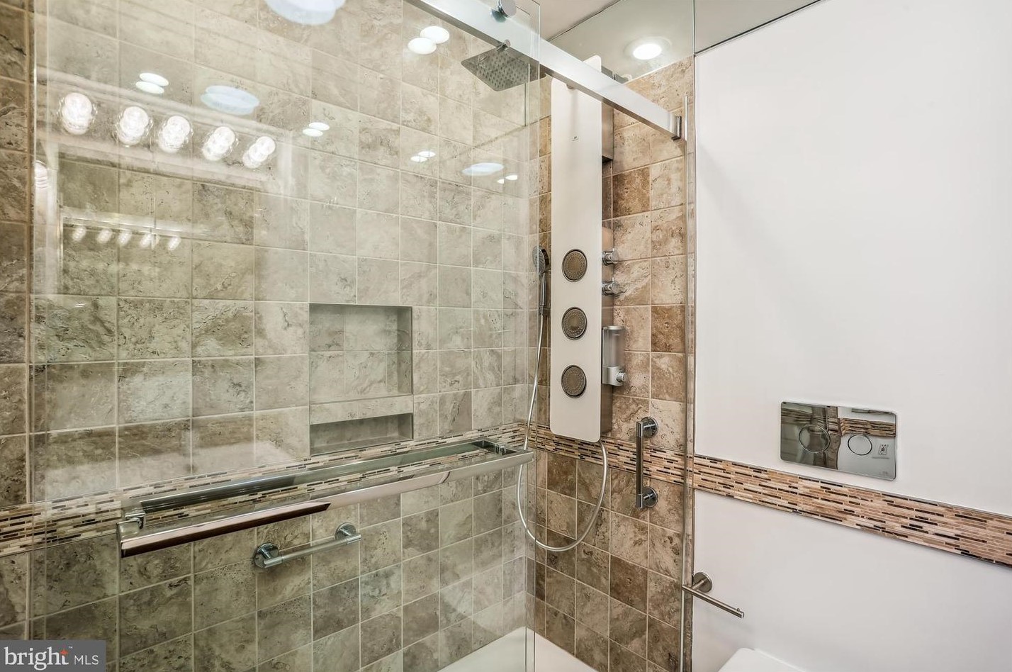 5514 Charles St, Bethesda MD 20814-1615 exterior