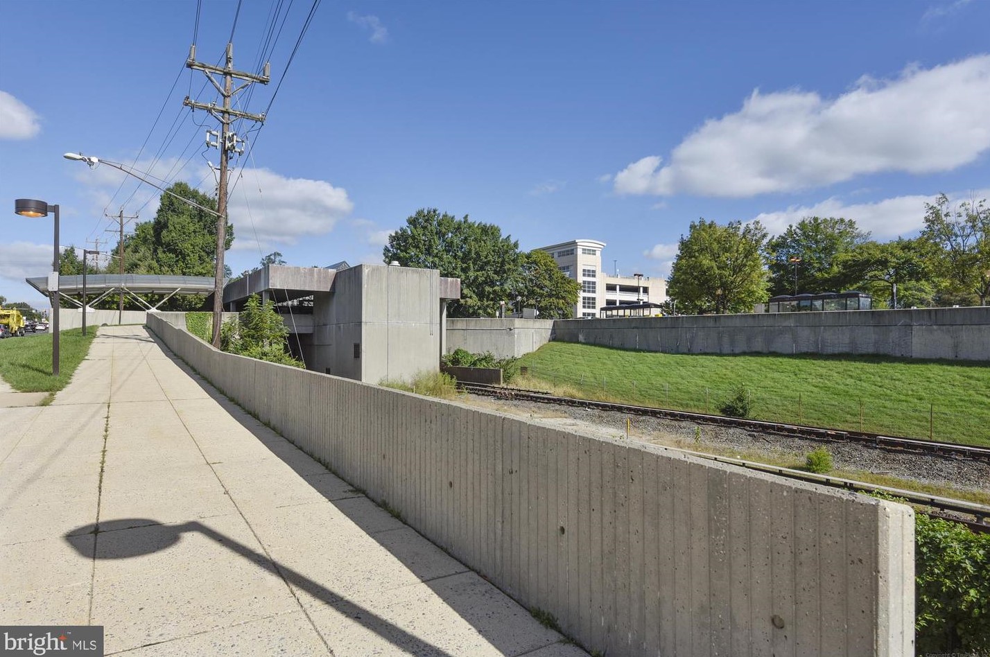 5514 Charles St, Bethesda MD 20814-1615 exterior