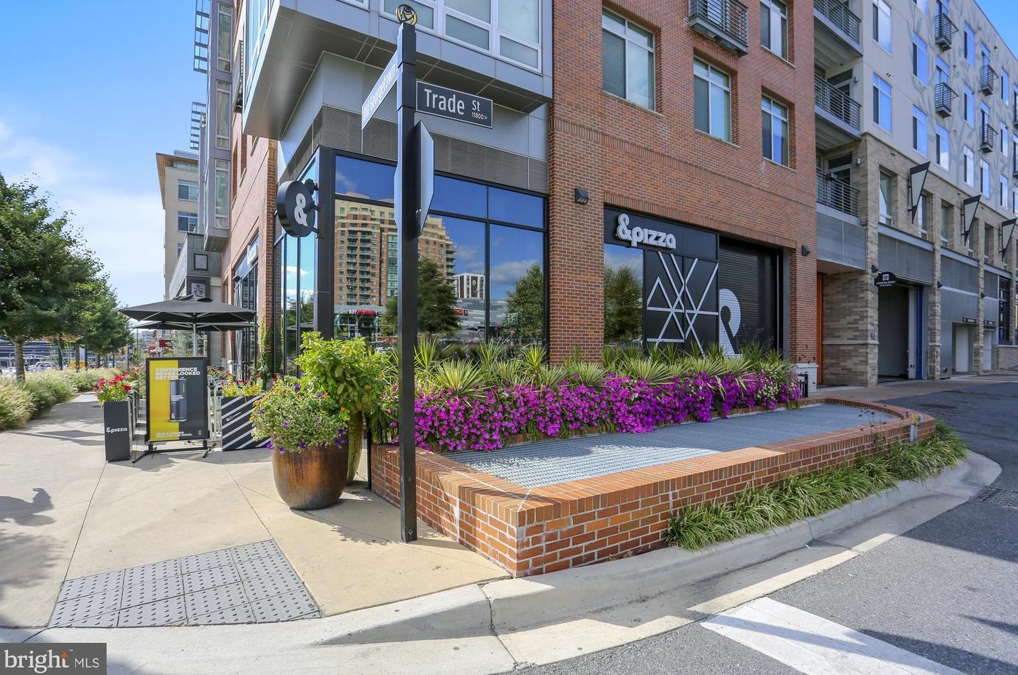 5514 Charles St, Bethesda MD 20814-1615 exterior