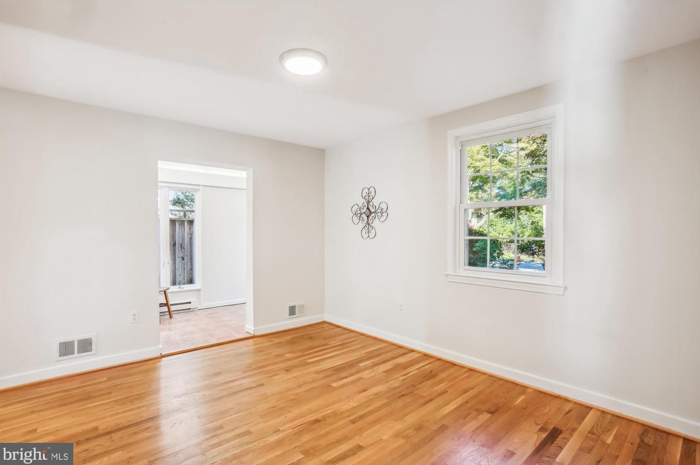 5514 Charles St, Bethesda MD 20814-1615 exterior