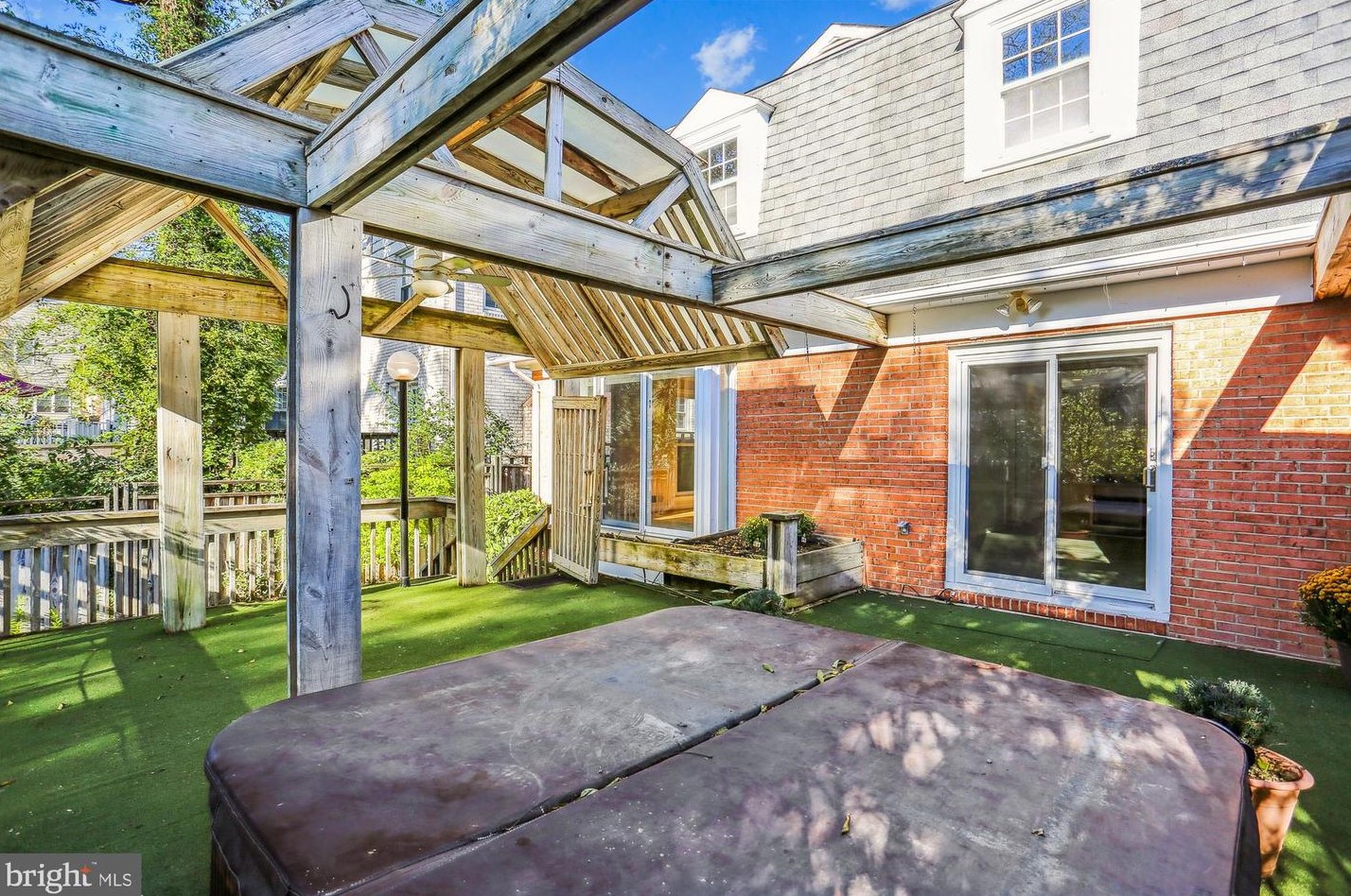 5514 Charles St, Bethesda MD 20814-1615 exterior