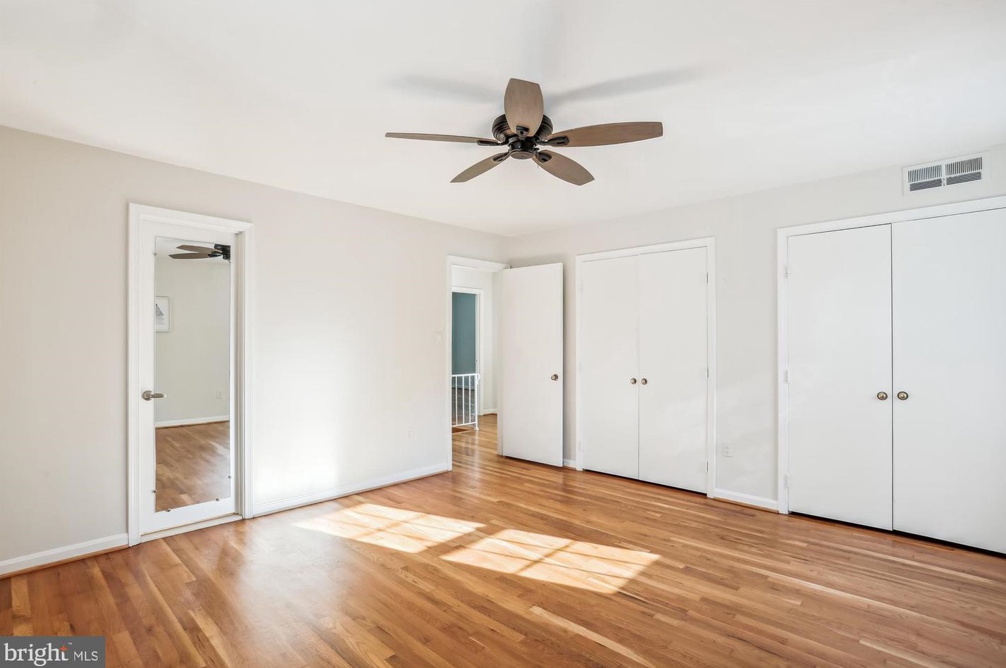 5514 Charles St, Bethesda MD 20814-1615 exterior