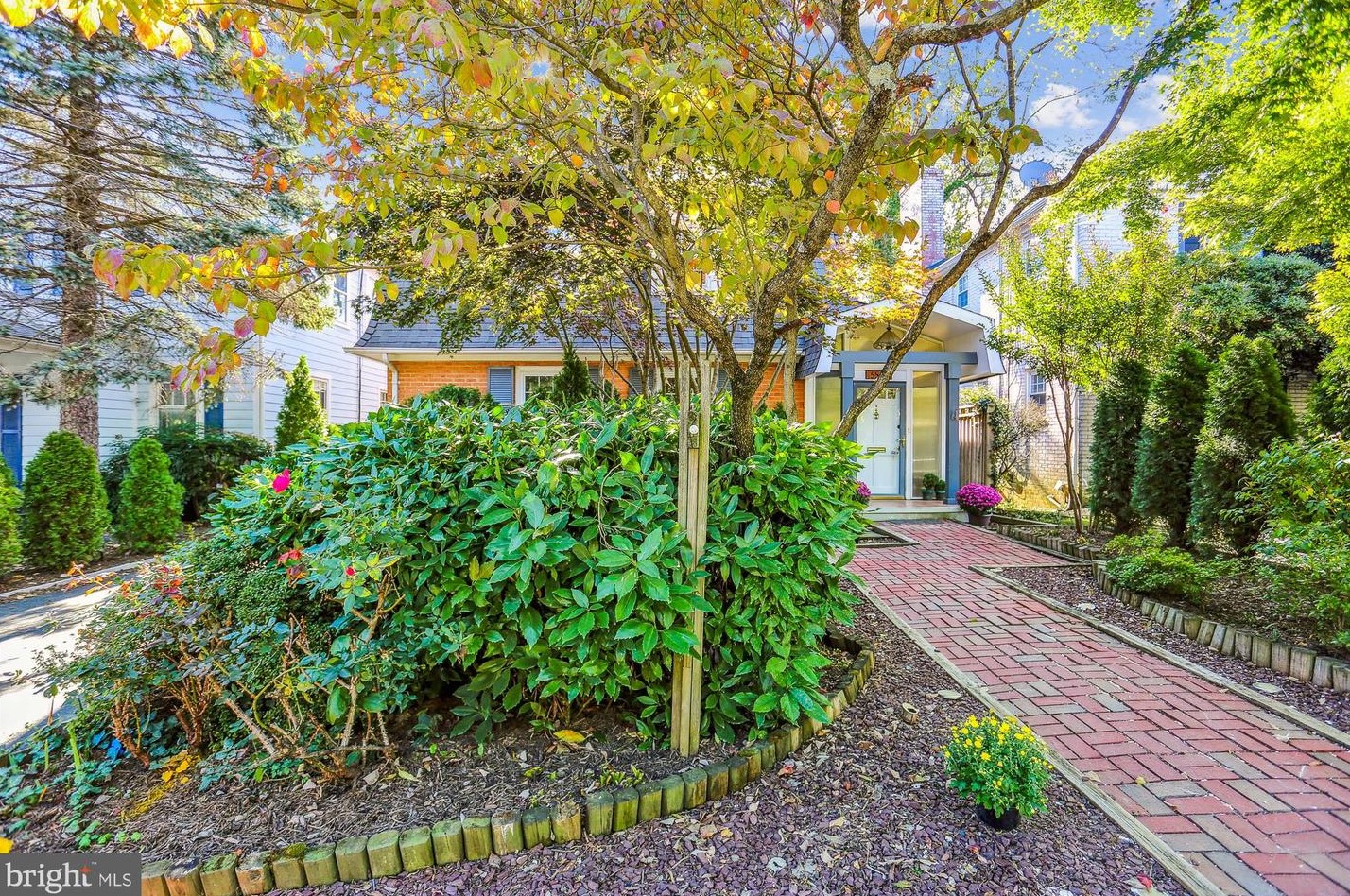 5514 Charles St, Bethesda MD 20814-1615 exterior