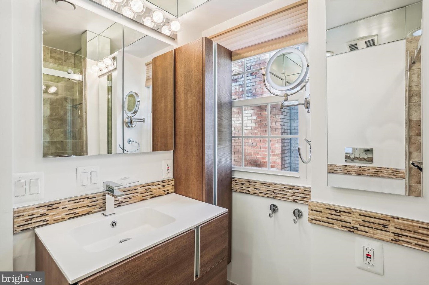 5514 Charles St, Bethesda MD 20814-1615 exterior