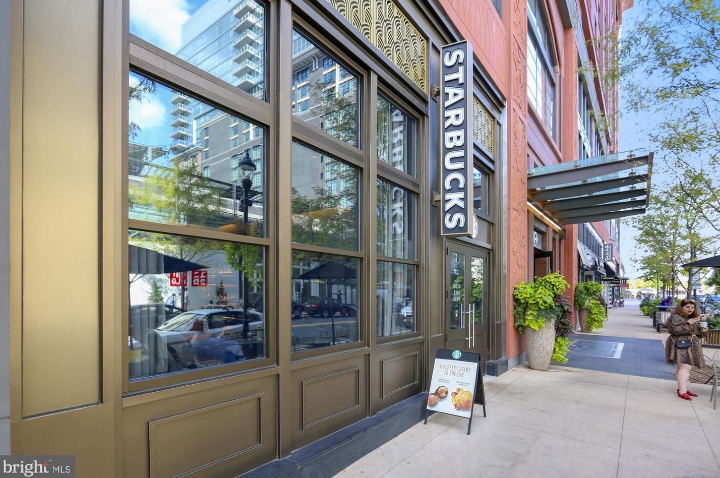 5514 Charles St, Bethesda MD 20814-1615 exterior