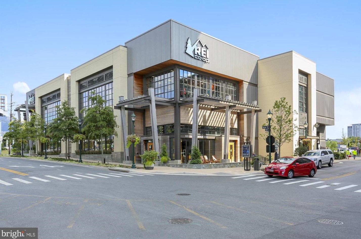 5514 Charles St, Bethesda MD 20814-1615 exterior