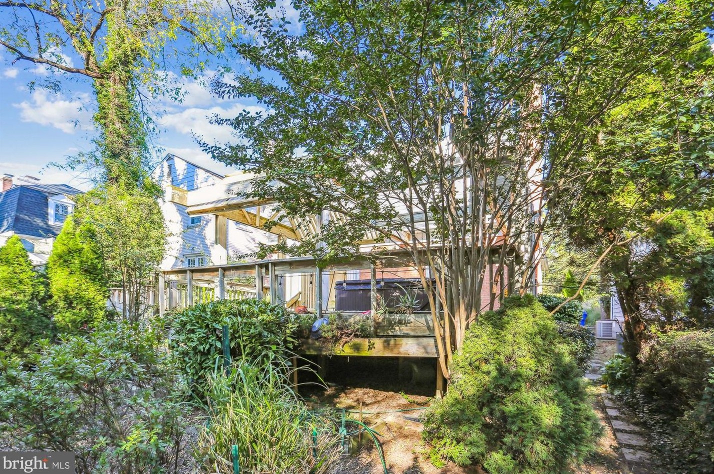 5514 Charles St, Bethesda MD 20814-1615 exterior