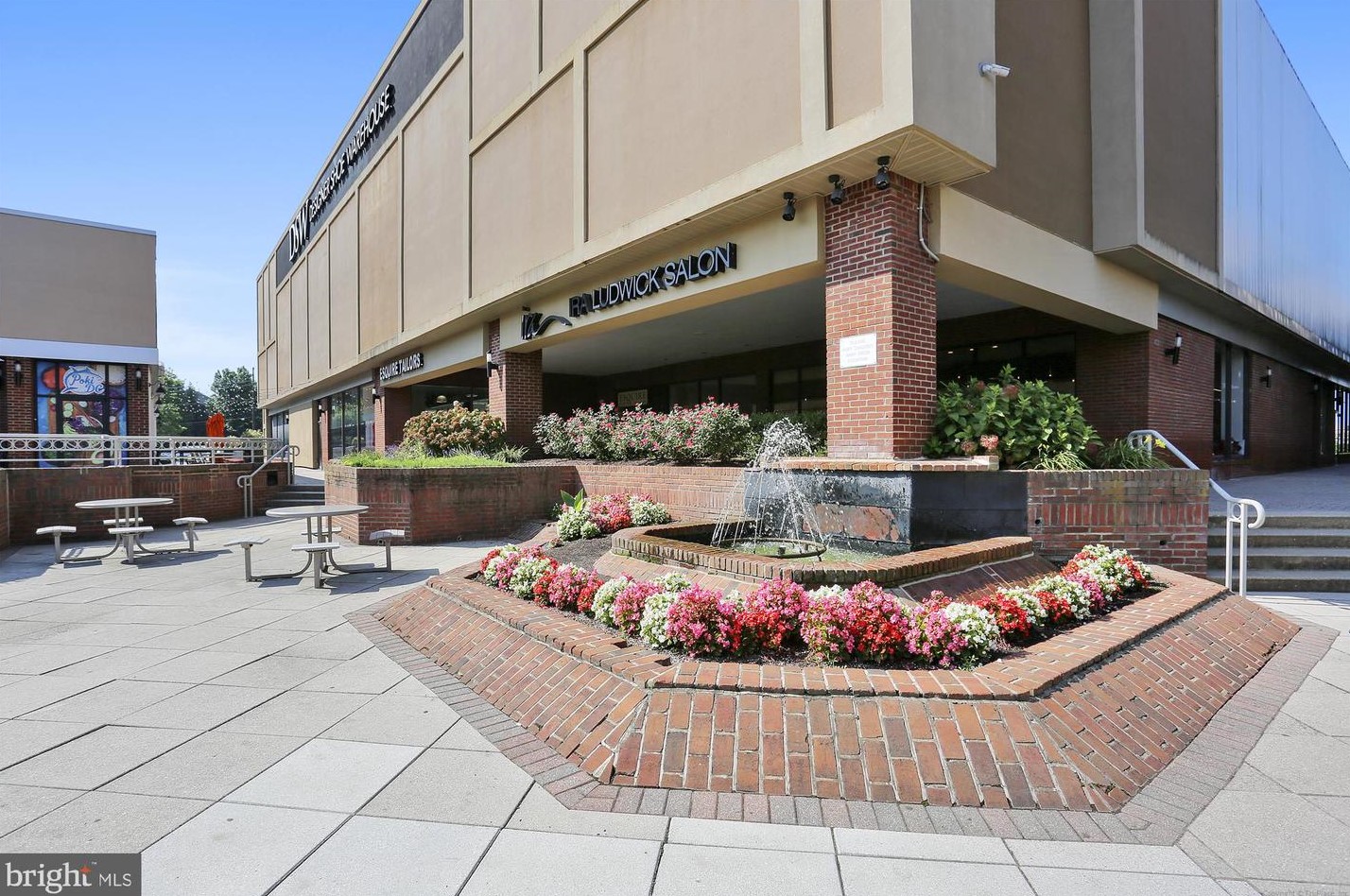 5514 Charles St, Bethesda MD 20814-1615 exterior