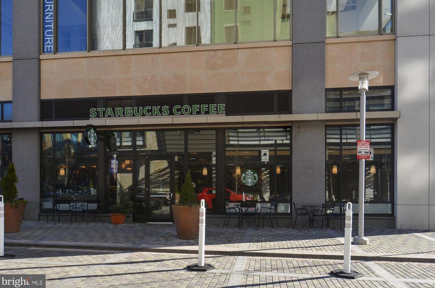 5514 Charles St, Bethesda MD 20814-1615 exterior