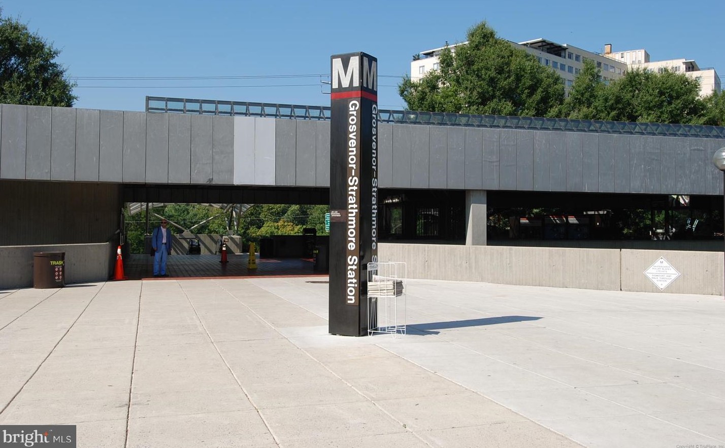 5514 Charles St, Bethesda MD 20814-1615 exterior