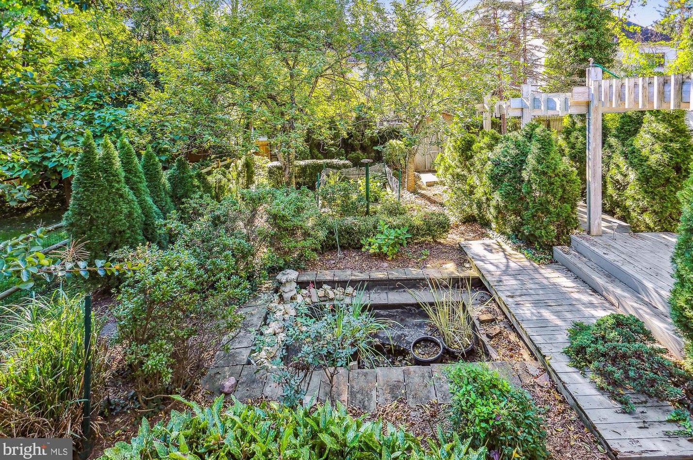 5514 Charles St, Bethesda MD 20814-1615 exterior