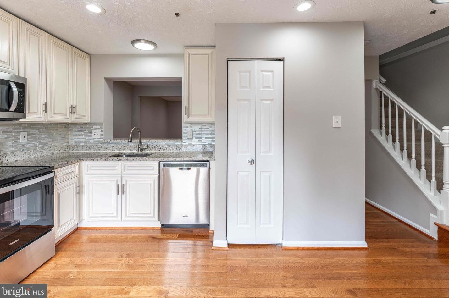 30 Cottonwood Ct, Gaithersburg, MD 20877