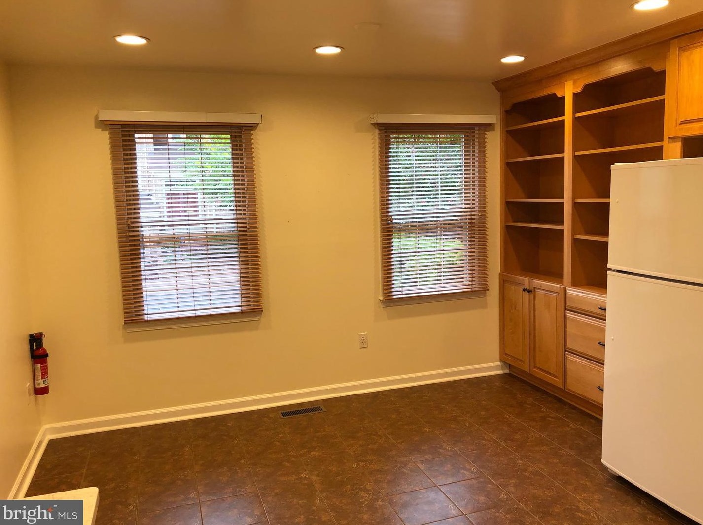 5905 Tudor Ln, Rockville MD  20852-2852 exterior