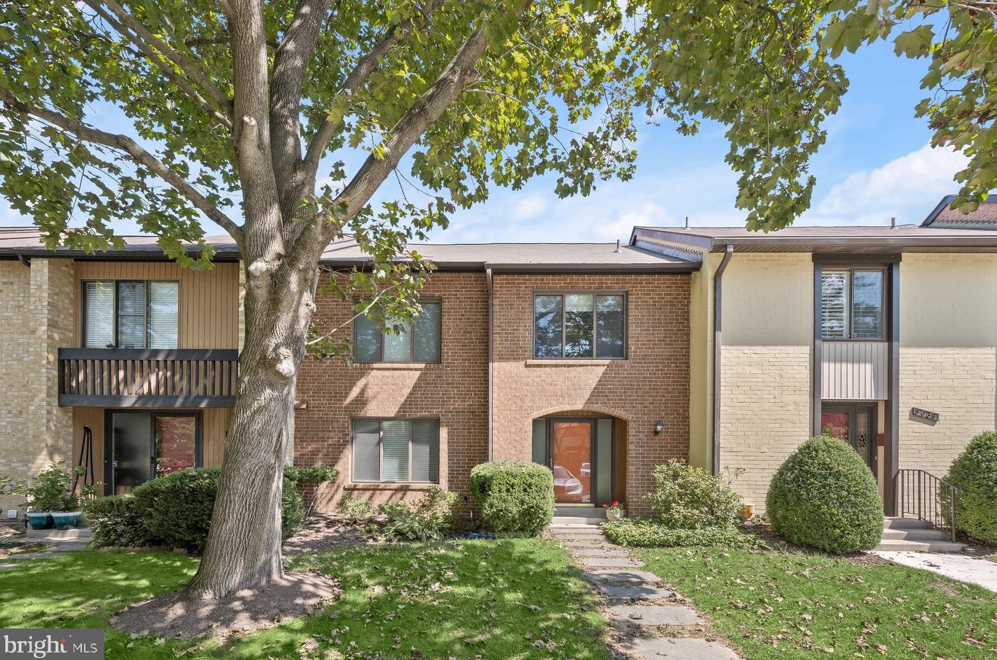 9641 Shadow Oak Dr, Gaithersburg, MD 20886