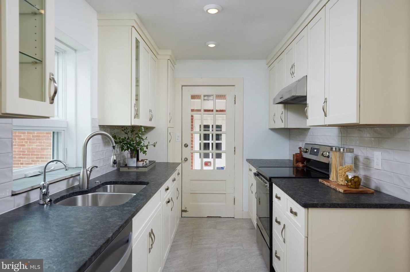 9222 Manchester Rd, Silver Spring MD 20901-3341 exterior