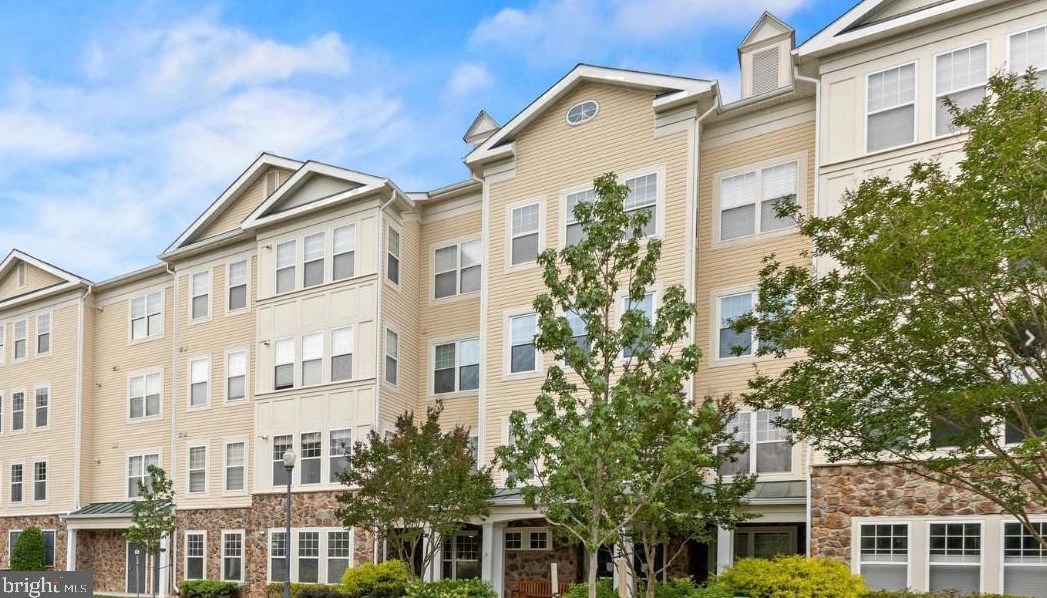 311 High Gables Dr #403, Gaithersburg, MD 20878
